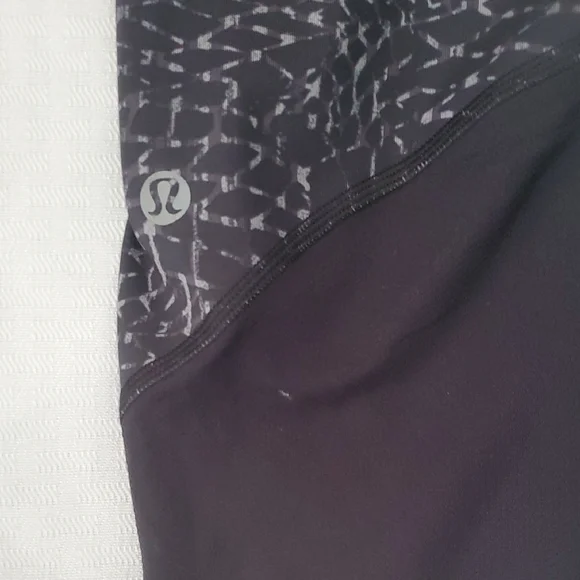 Lululemon SoulCycle Black Short Leggings Sz 8 - Picture 6 of 10
